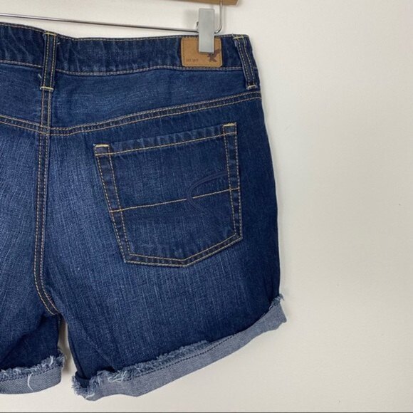 AEO AMERICAN EAGLE Dark Wash Frayed Hem Cuffed Jean Shorts Size 6 Spring Summer - Picture 5 of 7